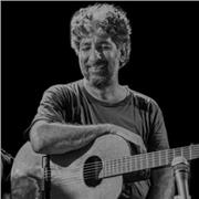Profesor de guirarra folclórica y jazz. Improvisación y composición